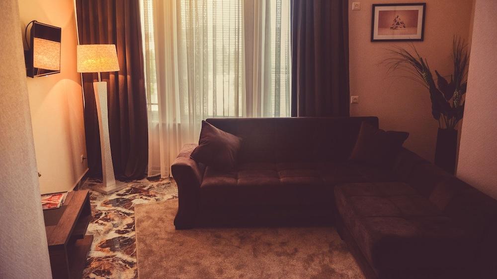 Margo Palace Hotel Tbilisi Buitenkant foto