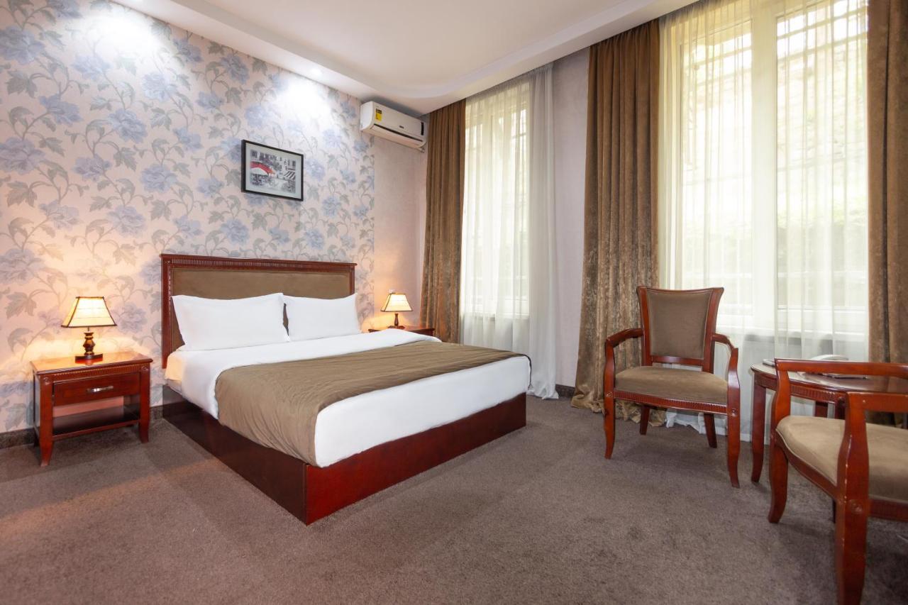 Margo Palace Hotel Tbilisi Buitenkant foto