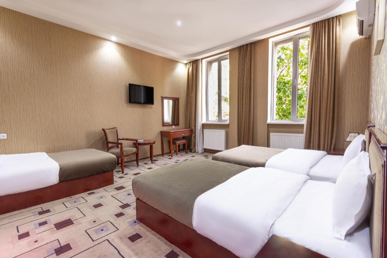 Margo Palace Hotel Tbilisi Buitenkant foto