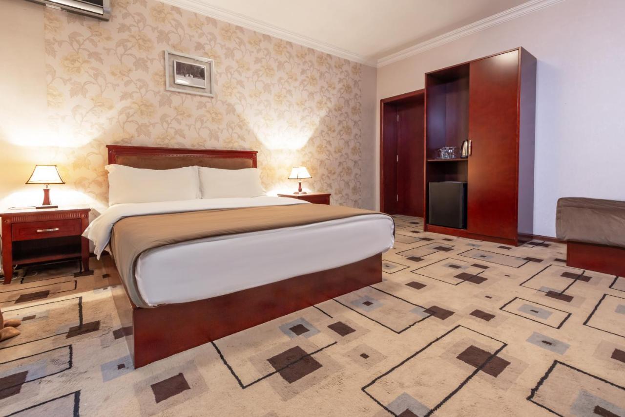 Margo Palace Hotel Tbilisi Buitenkant foto