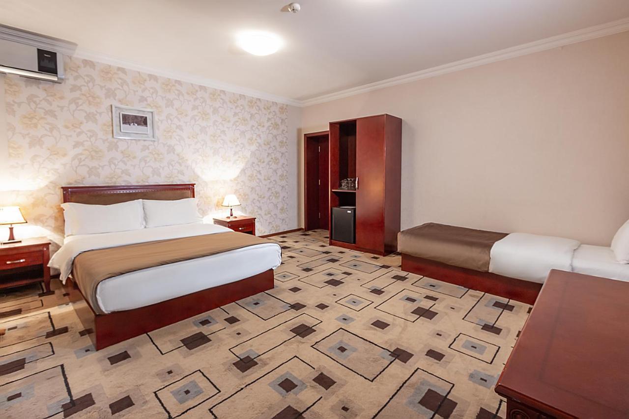 Margo Palace Hotel Tbilisi Buitenkant foto
