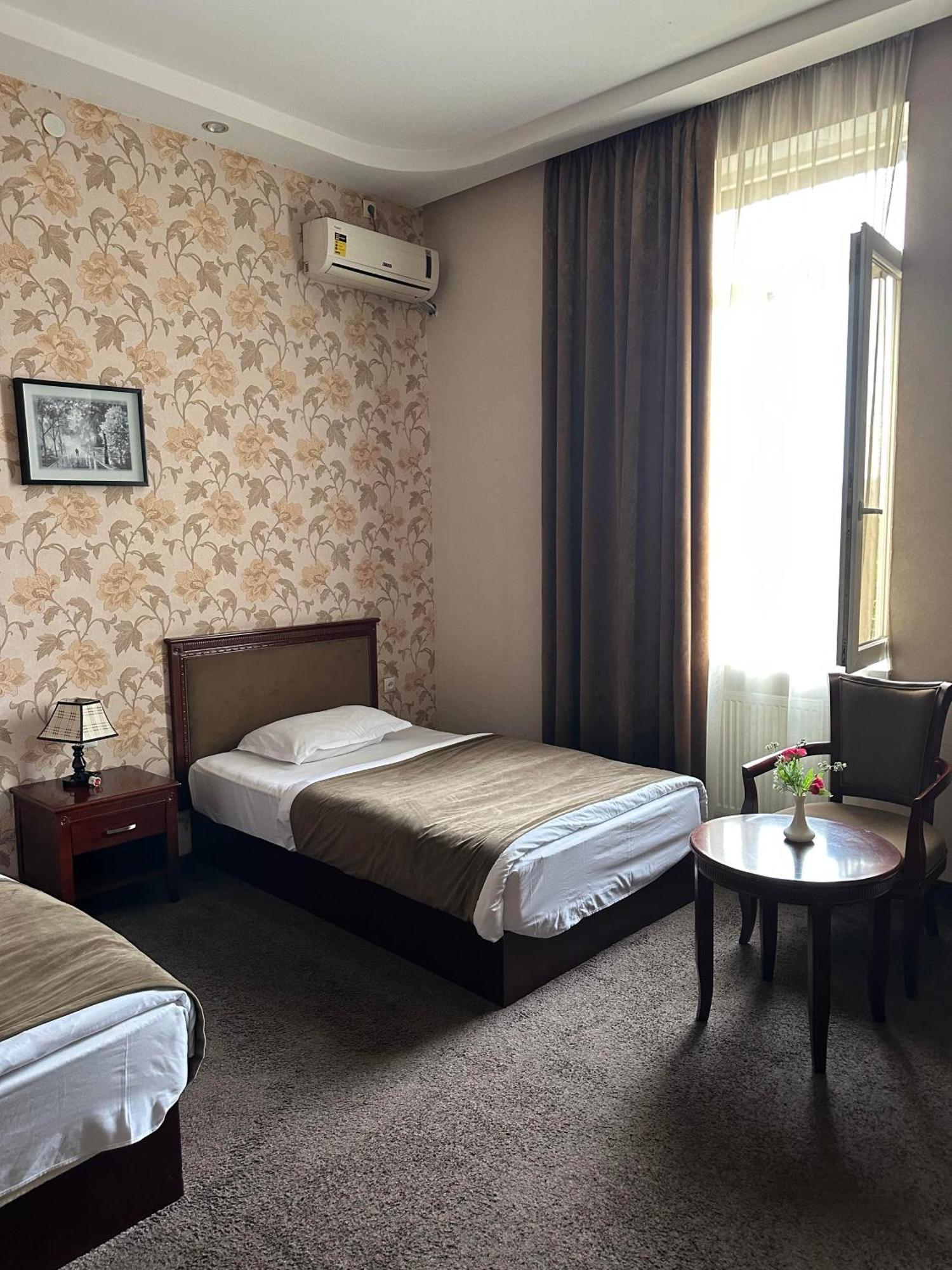 Margo Palace Hotel Tbilisi Buitenkant foto