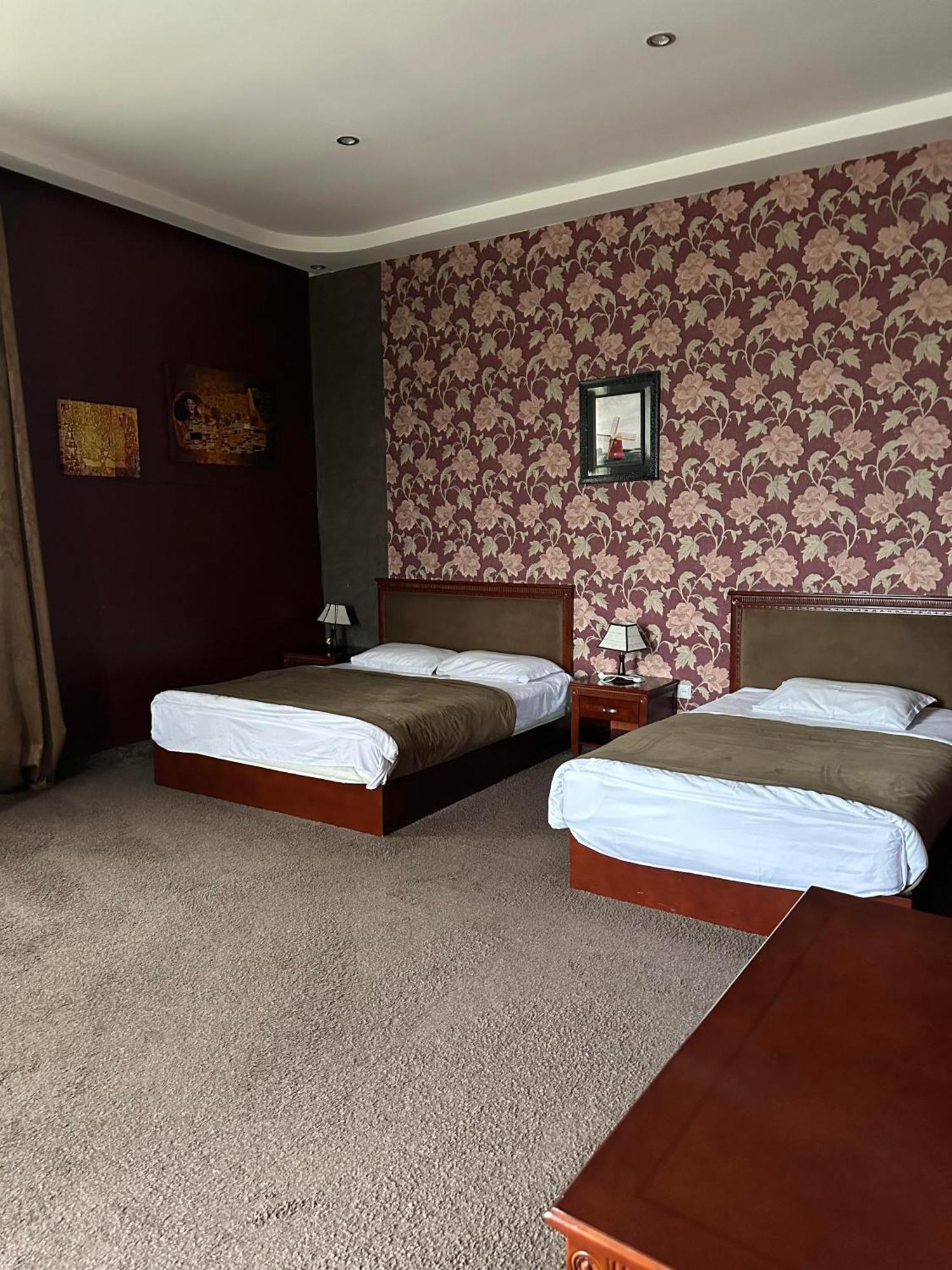 Margo Palace Hotel Tbilisi Buitenkant foto